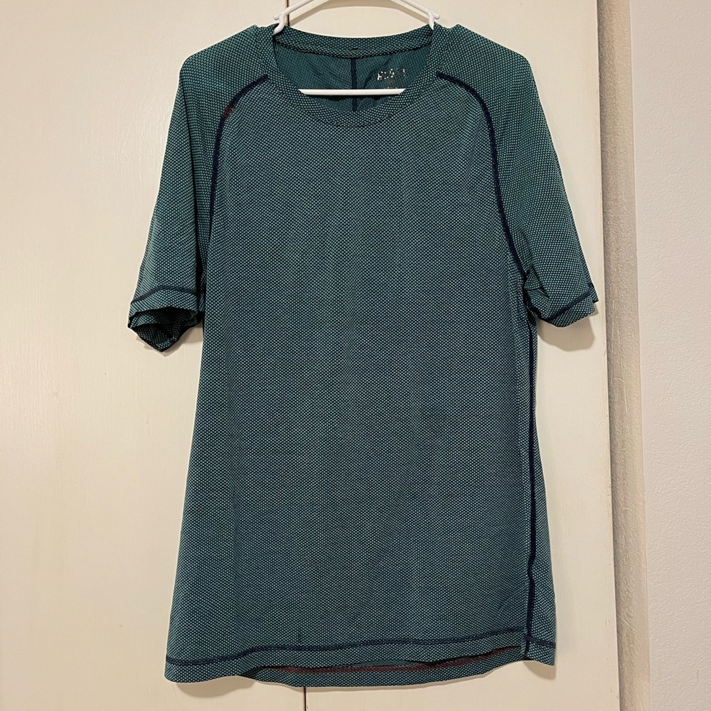 🆕 Rhone men’s exercise shirt size L